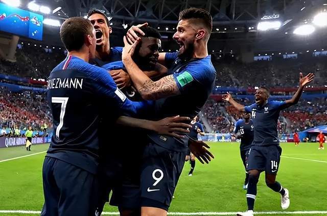  姆巴佩梅开二度助巴黎轻取斯特拉斯堡  